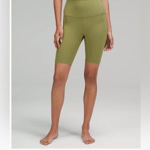 Lululemon Align High Rise Shorts 8” (with tag never worn)